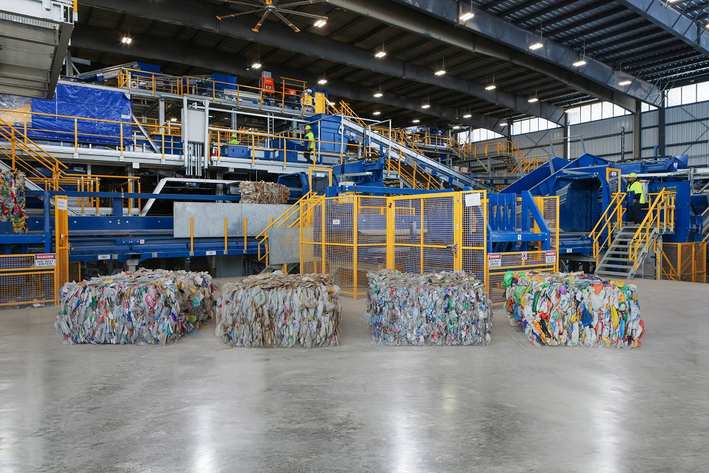 Photo_03_Republic_Services_vertically_integrated_plastic_recycling_facility_photo courtesy of RS