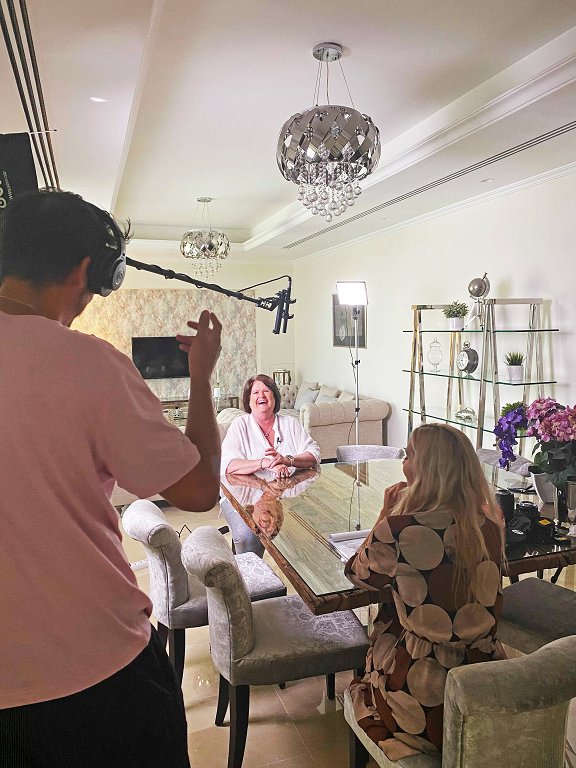 snemanje dokumentarca s prebivalko trajnostnega mesta Adrienne Doolan