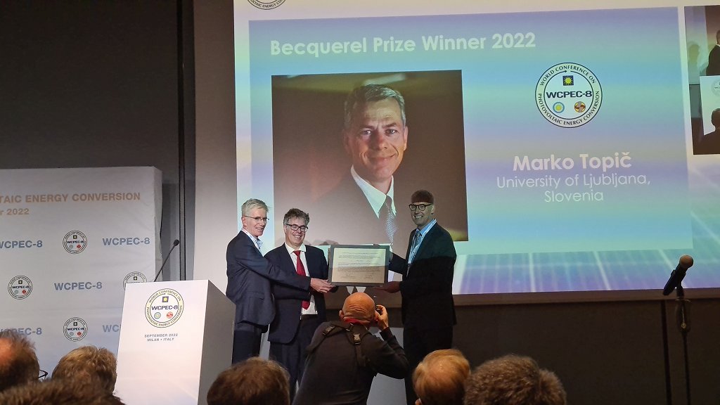 Ob virtualni predaji plakete