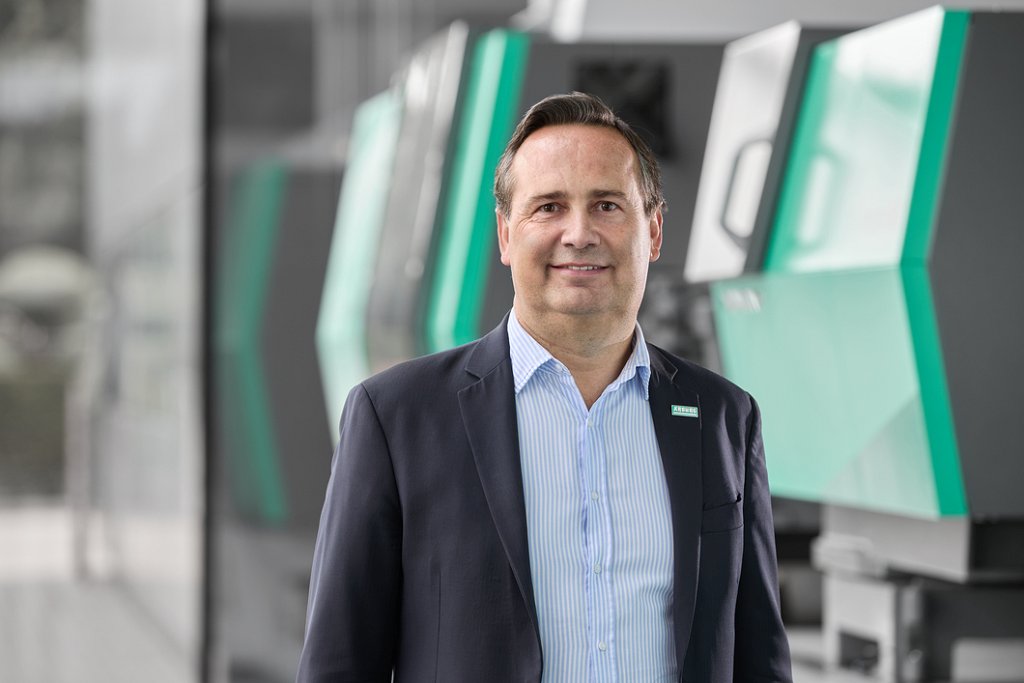 Office Bild-Martin Cayre Portrait_J0A6020