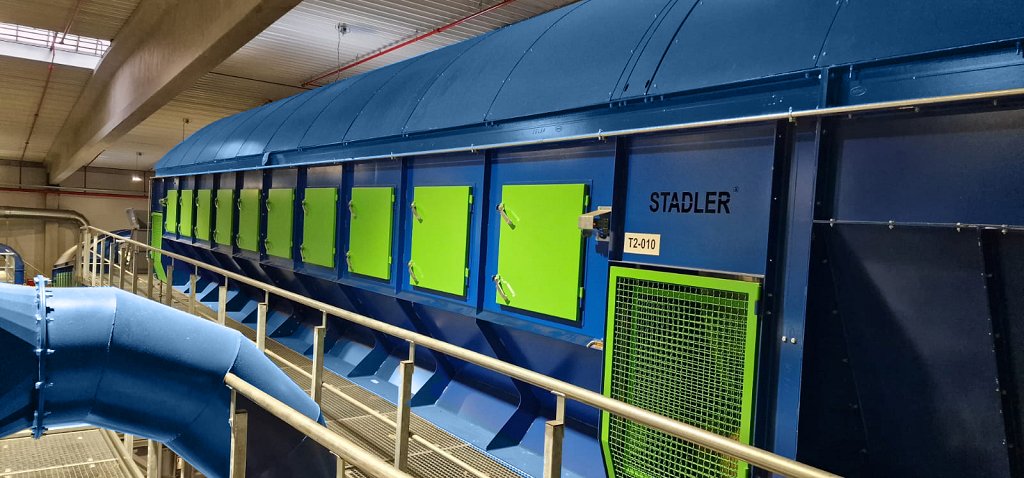 Photo_05_Sortierkontor-Nord-Installation-of-a-STADLER-Trommel Screen