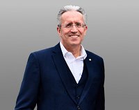 Dr. Georg Holzinger, Managing Executive Officer of SHIBAURA MACHINE as well as Managing Director and Chair of the Management Board of SHIBAURA MACHINE LWB GmbH 