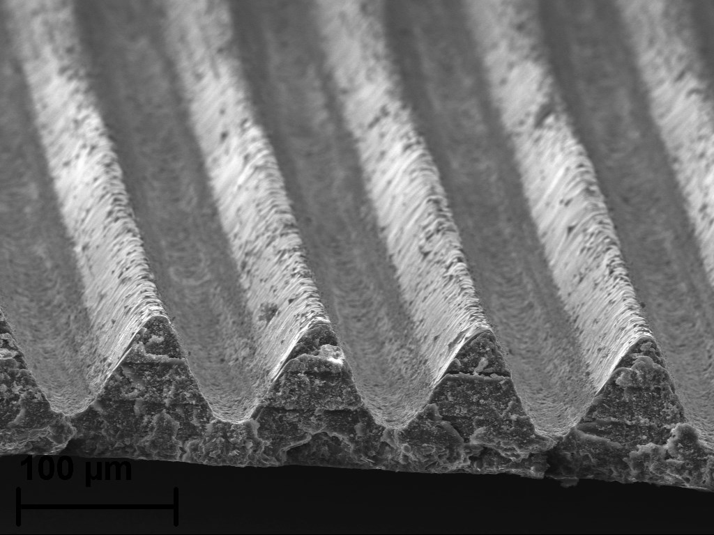 4jet-leaf-laser-interference-riblets-close-up-01